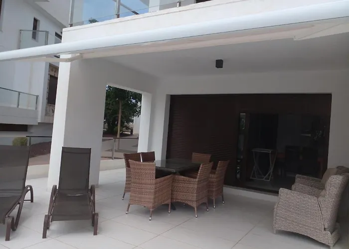 3 Bedroom Luxury Apartment Villamartin