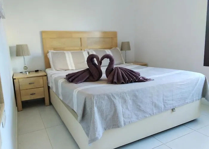 3 Bedroom Luxury Apartment Villamartin